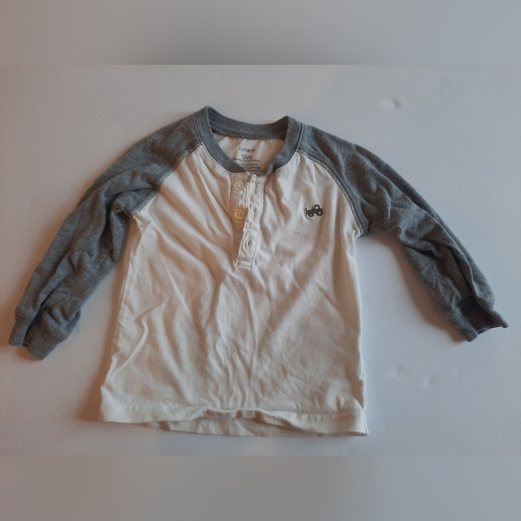 ❤️ 5/$22 Carters henley with embroidered tractor 9-12m - Picture 1 of 2
